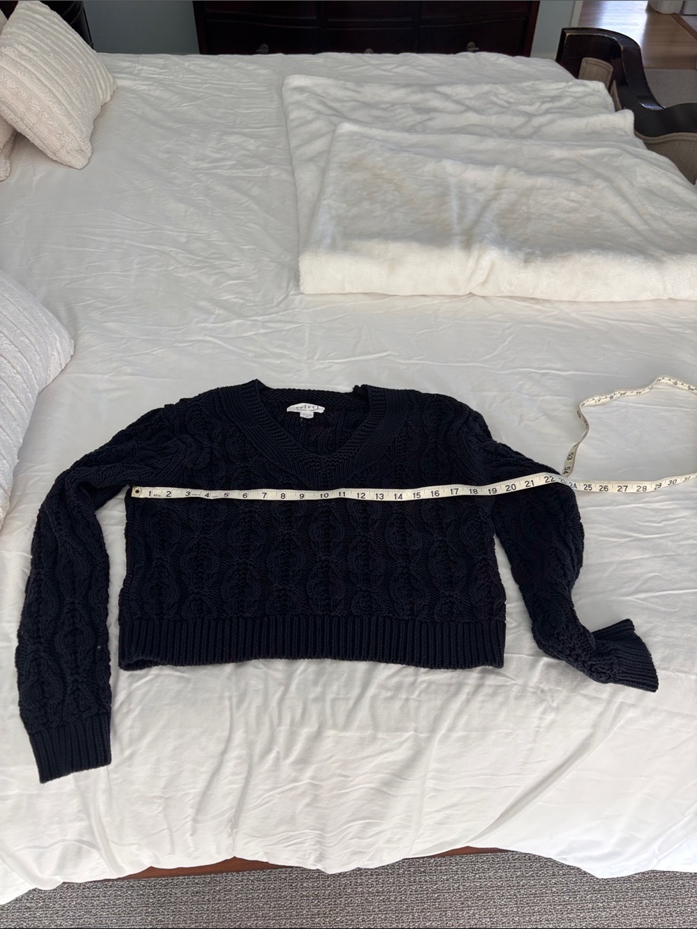 Velvet : Cable-Knit V-Neck Women's Sweater in Navy XS